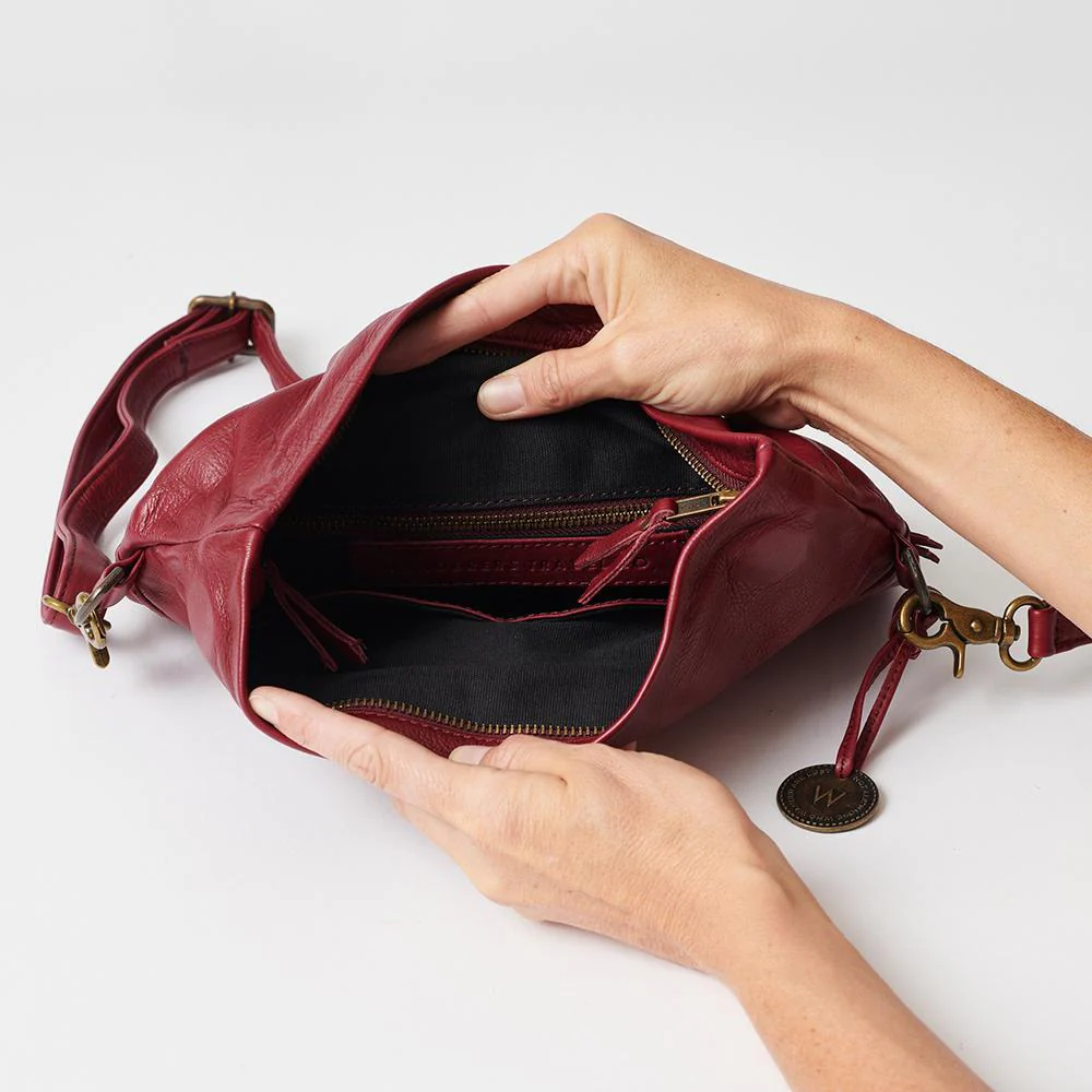 The Lazise crossbody clutch - Image 31