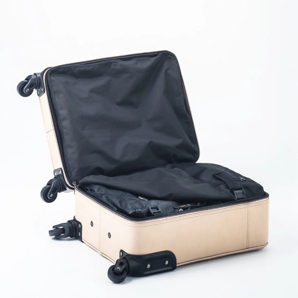 The Wanderer Cabin Suitcase - Image 10